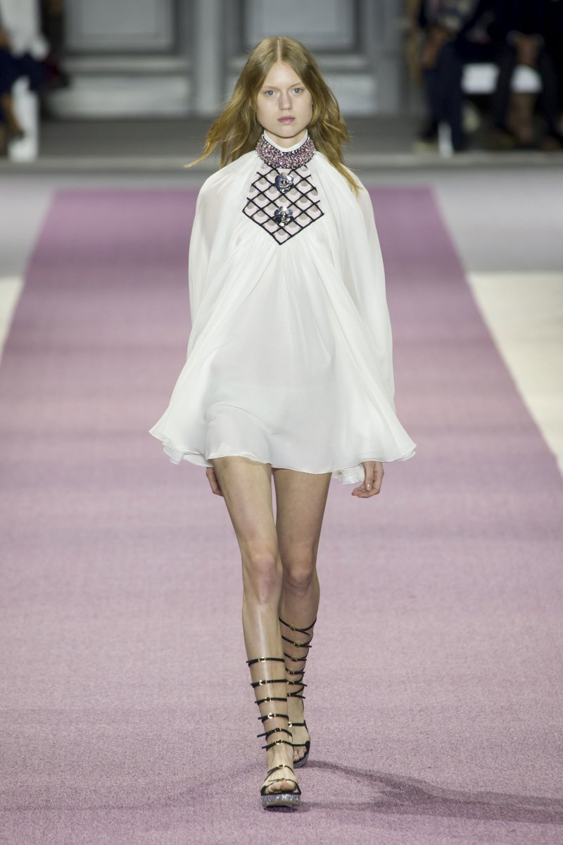 عرض كوتور فالنتينو لخريف وشتاء 2016-2017<br />
&nbsp;