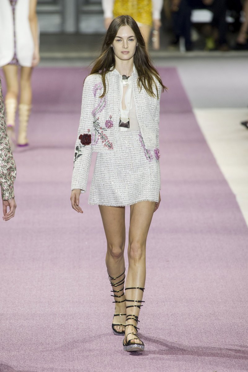 من مجموعة كوتور ديور<br />
&nbsp;