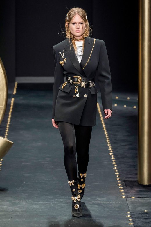 آكني ستوديوز &nbsp;<br />
<em>من موقع&nbsp;</em><em><span dir=LTR>Matches Fashion</span></em><br />
&nbsp;