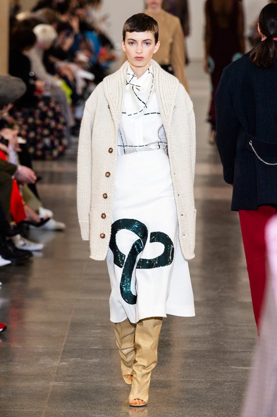 <strong>شانيل&nbsp;</strong><strong><span dir=LTR>CHANEL</span></strong>&nbsp;أقراط&nbsp;<span dir=LTR>P&eacute;tales de Cam&eacute;lia</span><br />
&nbsp;