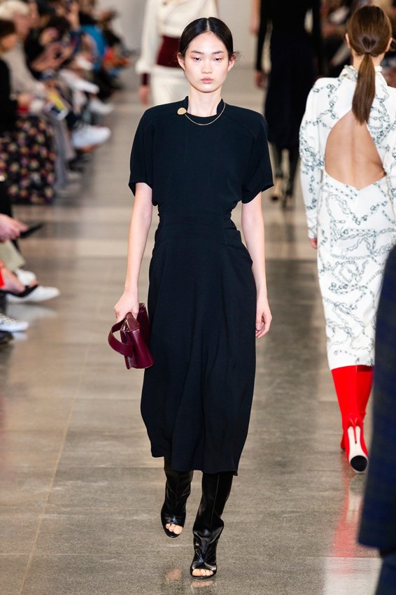 <p>قد يكون الحجر المنزليّ أصعب مع الأولاد، لكن إذا أبقيتهم مشغولين تستفيدين من طاقتهم اللامتناهية من جهة،&nbsp;<a href=https://www.azyaamode.com/ar/%D8%A7%D8%AC%D8%B9%D9%84%D9%8A-%D8%A7%D9%84%D8%AD%D8%AC%D8%B1-%D8%A7%D9%84%D9%85%D9%86%D8%B2%D9%84%D9%8A%D9%91-%D9%85%D8%B9-%D8%A7%D9%84%D8%A3%D9%88%D9%84%D8%A7%D8%AF-%D9%85%D8%B3%D9%84%D9%8A%D9%8B%D9%91%D8%A7><strong>ويحظون بوقت ممتع</strong></a>&nbsp;من جهة أخرى.</p>
