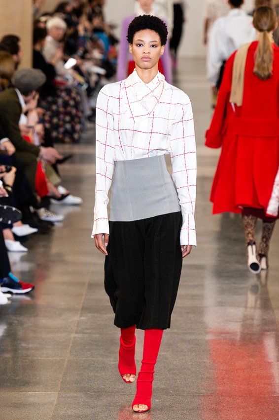 <strong>صلصال&nbsp;</strong>طقم&nbsp;<span dir=LTR>Mirrors</span>&nbsp;المؤلّف من فنجان اسبريسو وصحنه<br />
&nbsp;