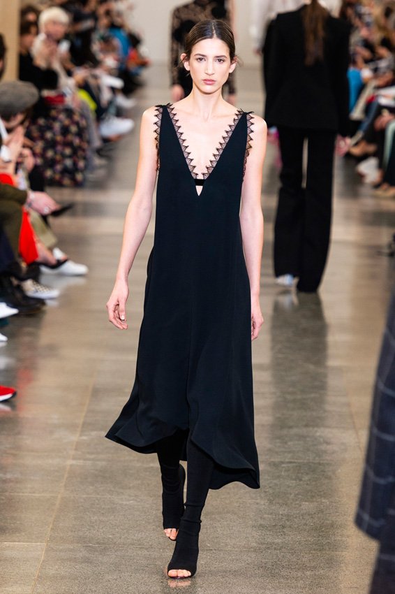 علامة&nbsp;<span dir=LTR>Su Paris</span><br />
<em>من موقع&nbsp;</em><em><span dir=LTR>Net-A-Porter</span></em><br />
&nbsp;