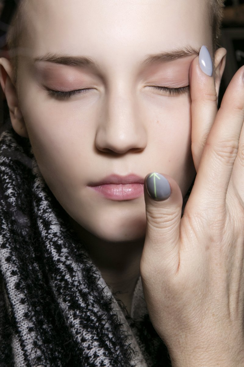 Natural Ways to Keep Your Skin Young
