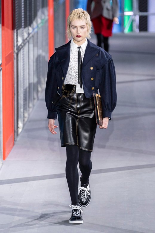 <strong>سيسلي</strong>&nbsp;مستحضر&nbsp;<span dir=LTR>Mattifying Moisturising Skin Care with Tropical Resins</span><br />
&nbsp;