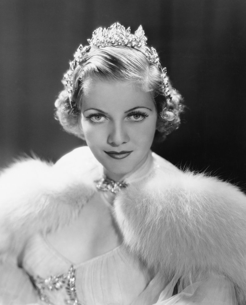 CHARM SCHOOL: How to Look Like a Proper Lady