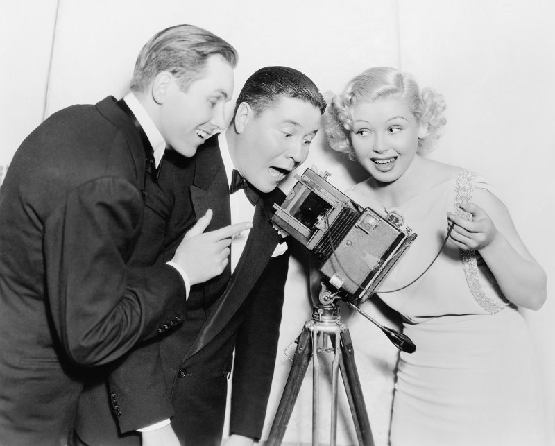 CHARM SCHOOL: How to choose the right Profile Picture