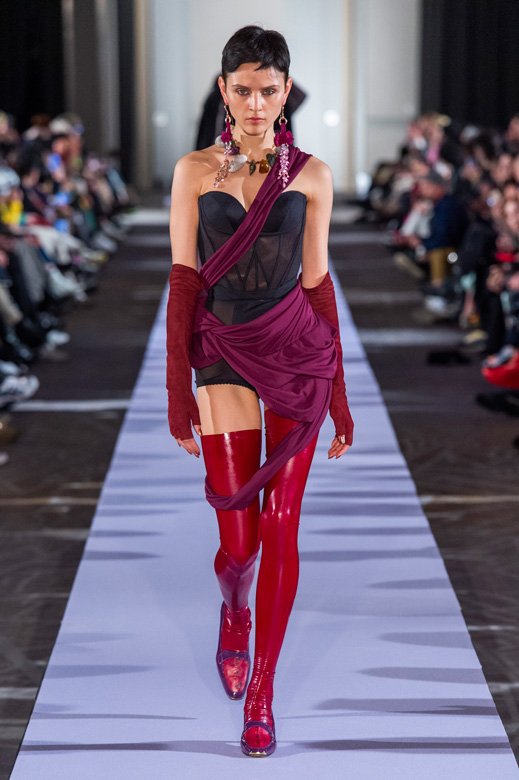 عطر <span dir=LTR>Irresistible</span> من <strong>جيفانشي</strong><br />
&nbsp;