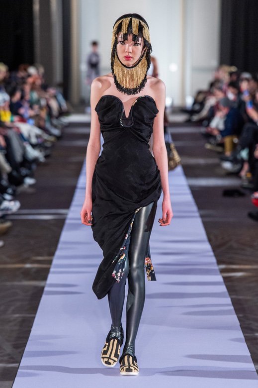 عطر<span dir=LTR>Flowerbomb Dew&nbsp;</span>&nbsp;من&nbsp;<strong>فيكتور ورولف</strong><br />
&nbsp;