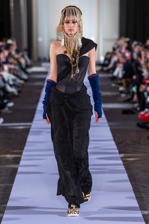 عطر&nbsp;<span dir=LTR>A Midnight Stroll</span>&nbsp;من&nbsp;<strong>غوتشي</strong><br />
<em>متوفّر لدى أناس</em><br />
&nbsp;