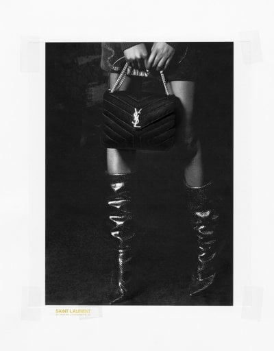 لماذا تعتبر حقيبة Loulou من سان لوران تصميماً جريئاً مميّزاً