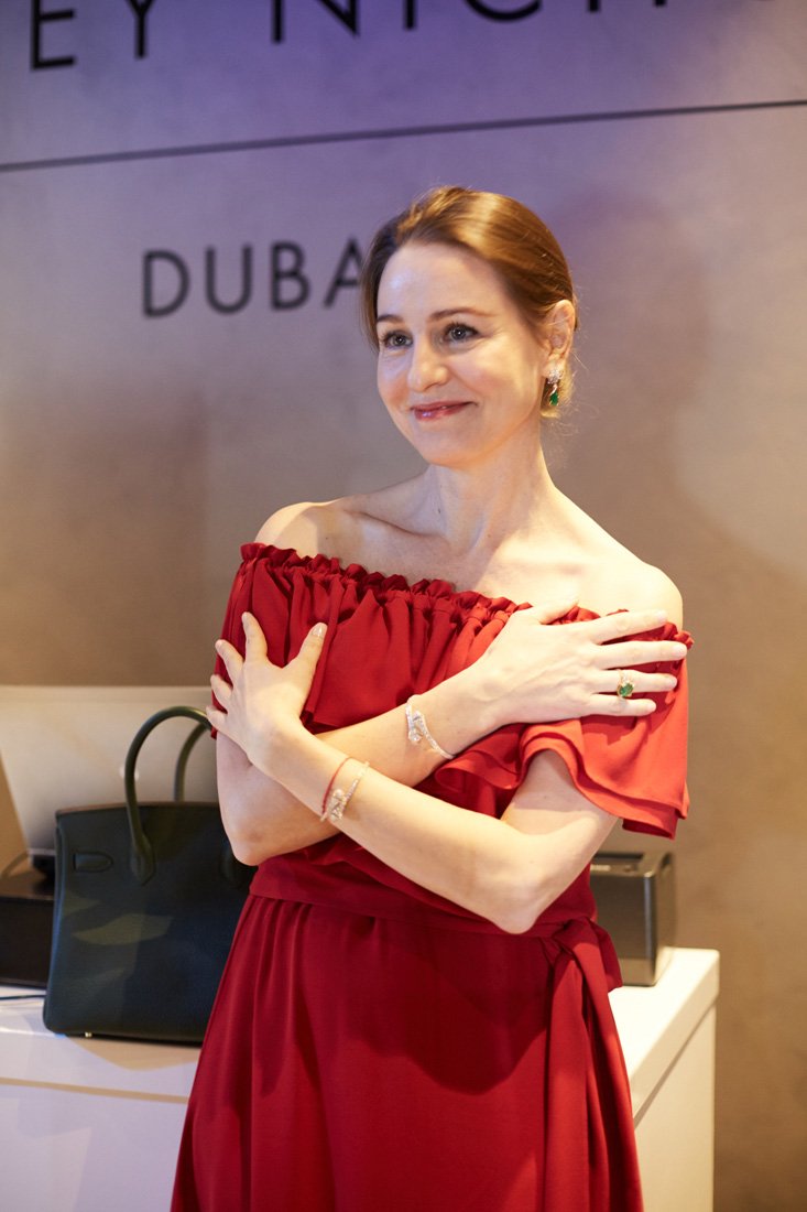 <strong>-زوي سالدانا</strong> في إطلالة من <strong>جيفانشي</strong><br />
&nbsp;