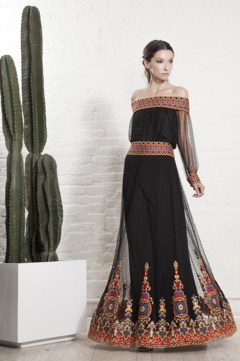 ميو ميو<br />
<em>من موقع </em><em>Net-A-Porter </em><br />
&nbsp;