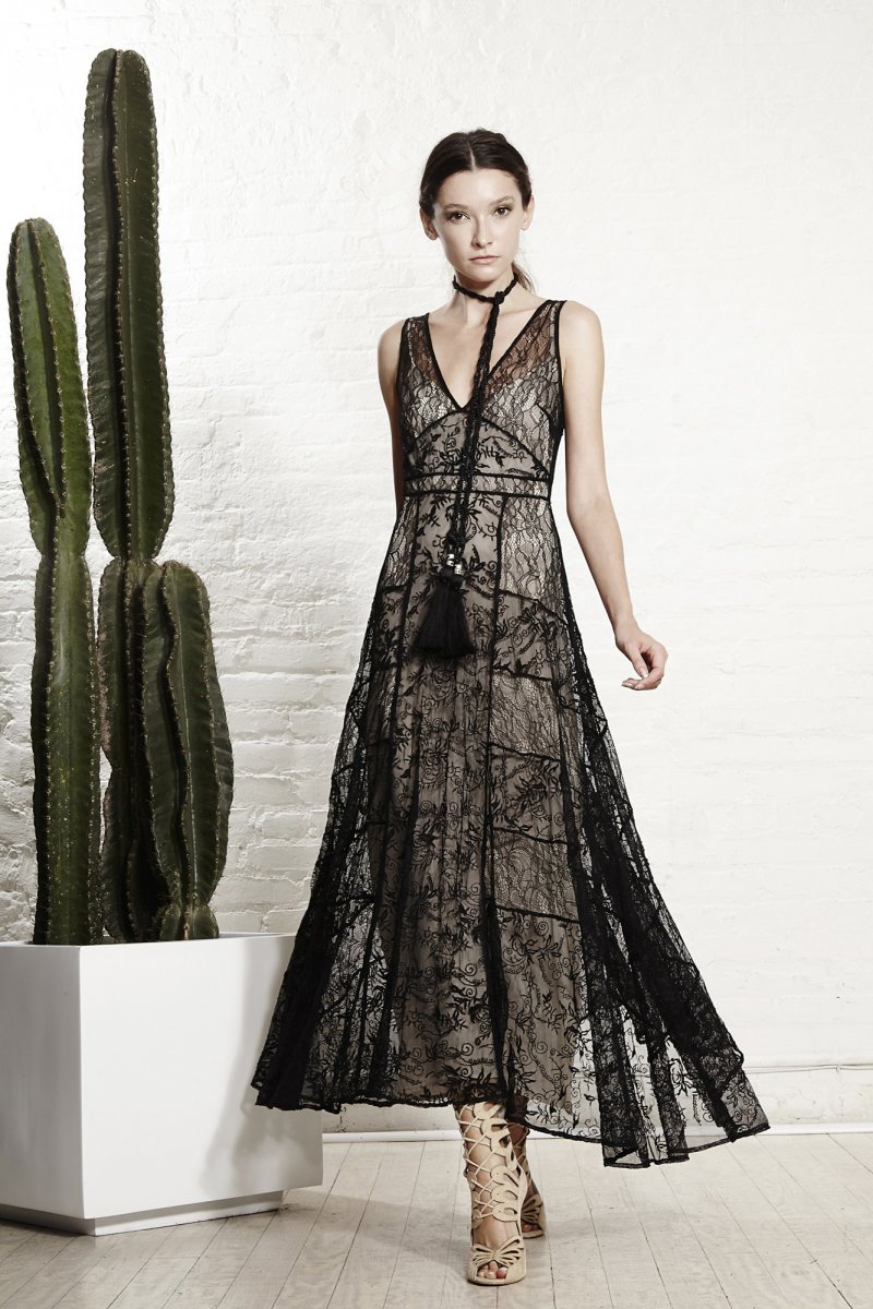 برادا<br />
<em>من موقع</em>&nbsp; <em>&nbsp;Net-A-Porter </em><br />
&nbsp;