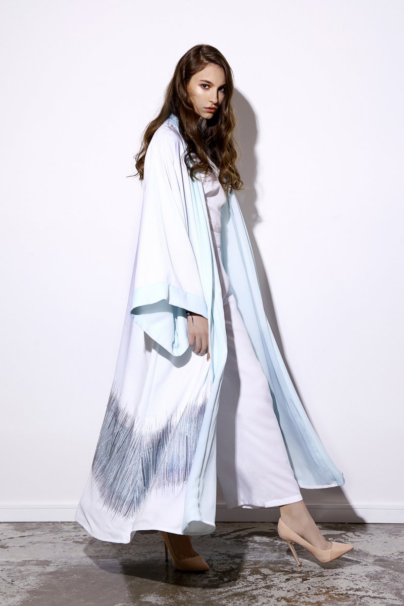 ساعة Panth&egrave;re الصّغيرة، المصنوعة من الذّهب الأبيض عيار 18 قيراط والمرصّعة بالماس