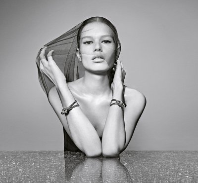 B.Balenciaga – The New Scent Made for a Mysterious Woman 