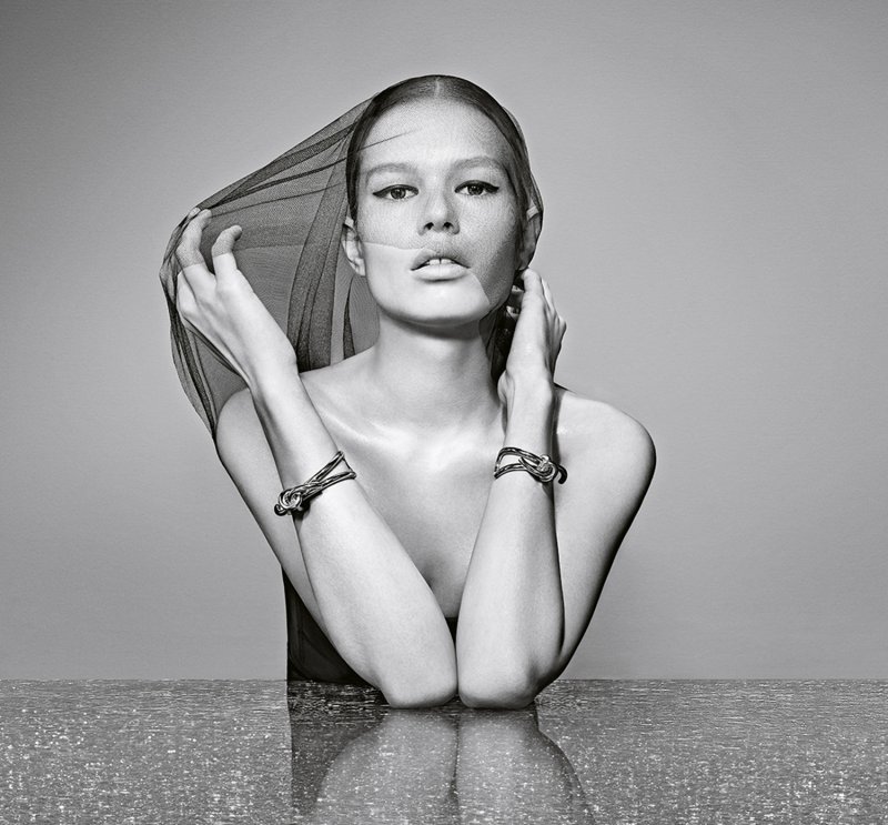 عطر B.Balenciaga – عطرٌ جديد للمرأة الغامضة