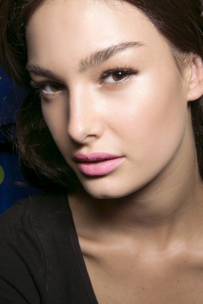 مكياج عرض أزياء موسكينو لربيع 2015