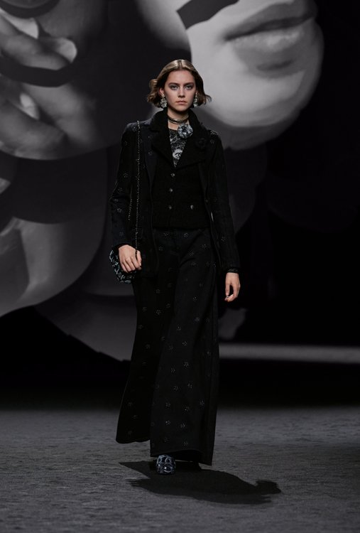 CHANEL Fall/Winter 2023-2024 Ready-to-Wear | Azyaamode