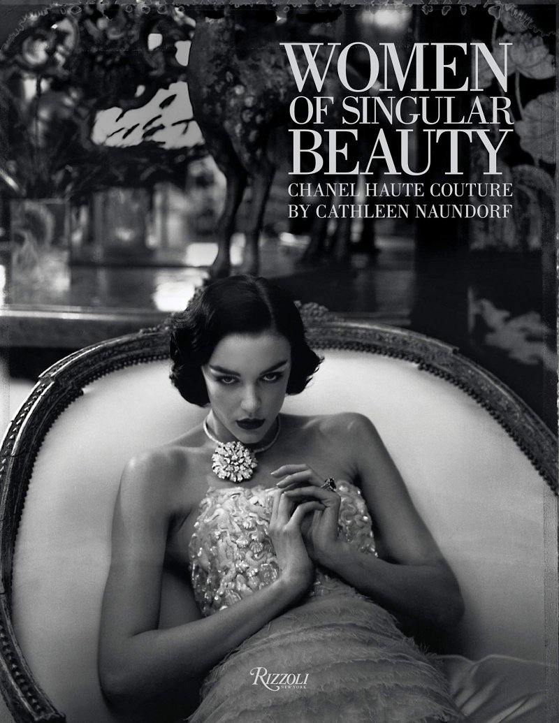 كتب مختارة – Women of Singular Beauty: CHANEL Haute Couture

