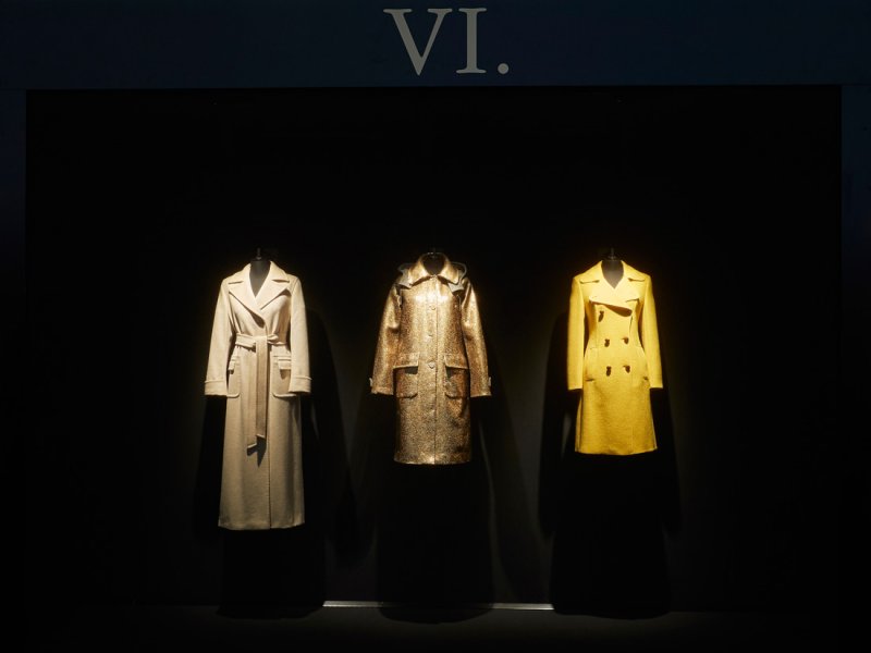 <strong>-إيمّا ستون </strong>في إطلالة من<strong> لويس فويتون </strong><br />
&nbsp;