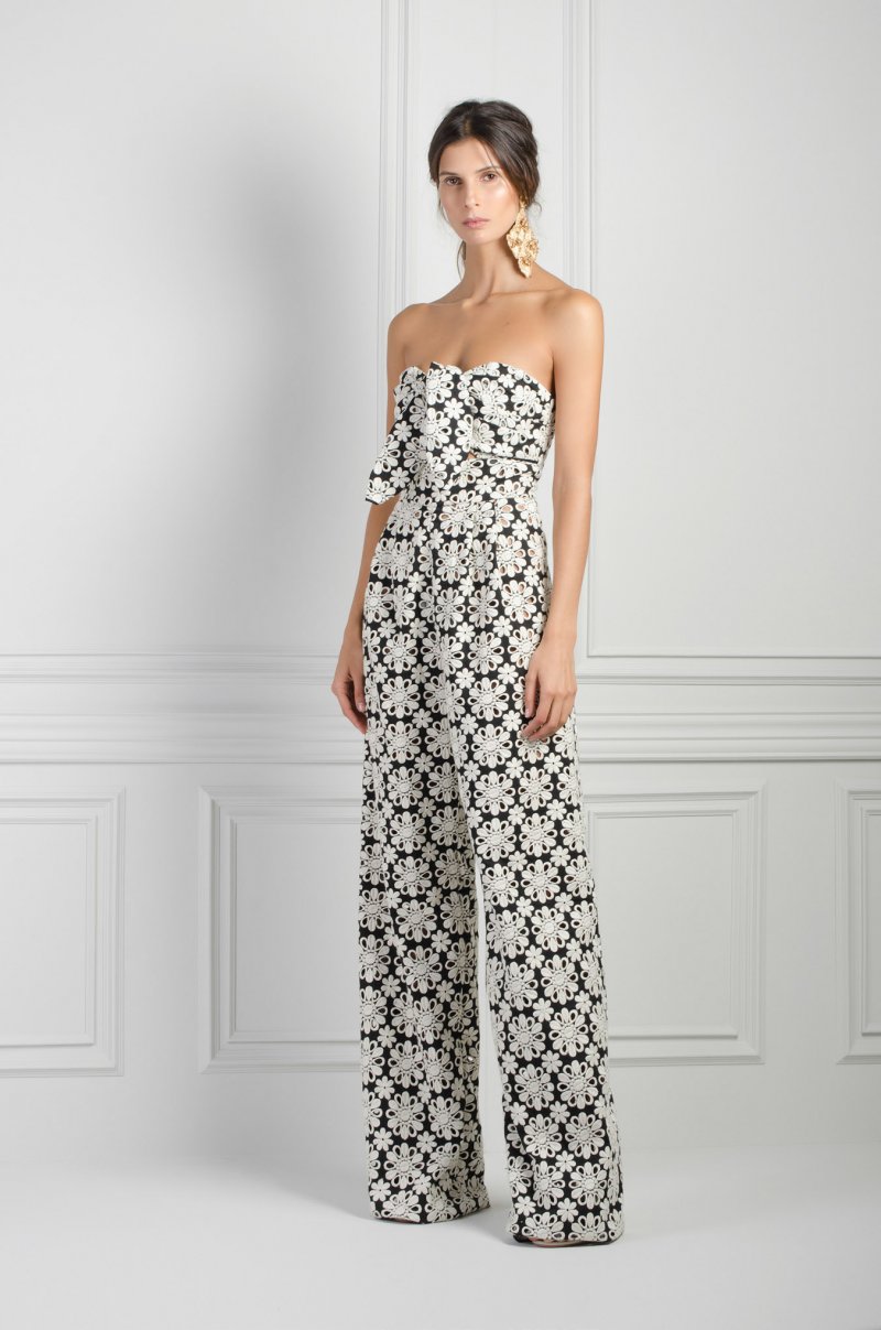 علامة <strong>Bamford، </strong>عدّة تدريم الأظافر BGD في قماش قابل للثّني مصنوع من جلد الخروف<br />
<em>من موقع </em><em>Bamford.co.uk </em><br />
&nbsp;