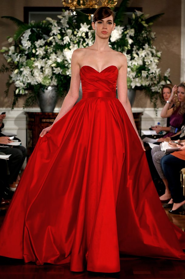 <strong>سارا سامبايو</strong> ترتدي فستاناً أزرقاً من <strong>جي.</strong><strong> منديل</strong><br />
<em>صورة من</em> <em>Instagram.com/sarasampaio/</em><br />
&nbsp;