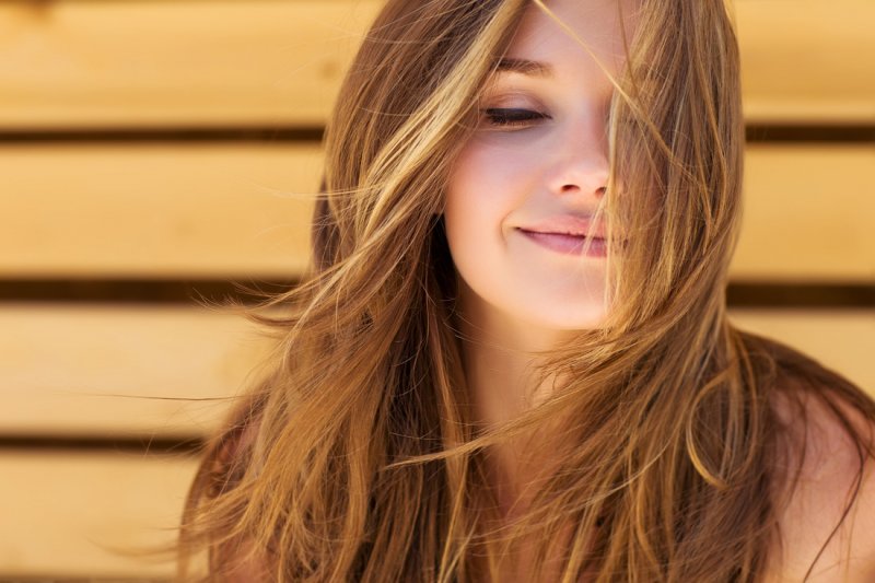 7 رذاذات شعر معطّرة لصيف أكثر إنتعاشًا
