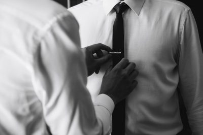 كن أكثر وسامة مع مشبك ربطة العنق
