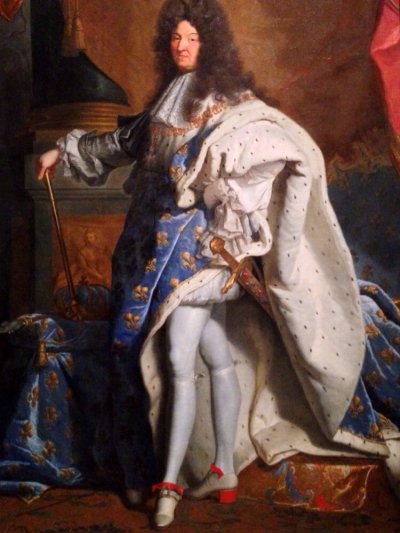 هل كنتِ تعلمين أنّ الأحذية العالية الكعب الأولى كانتْ مخصّصة للرّجال؟