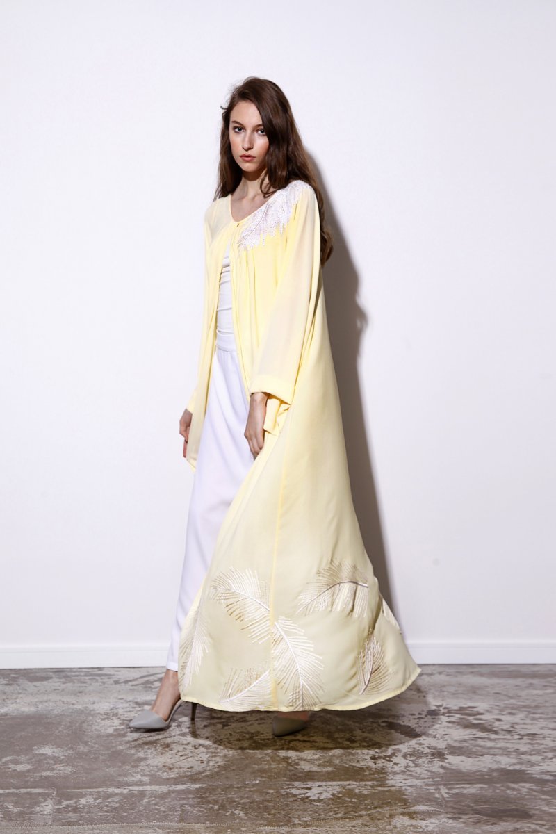 ساعة Panth&egrave;re المتوسّطة الحجم، المصنوعة من الذّهب الزّهريّ عيار 18 قيراط المرصّع بالماس<br />
&nbsp;